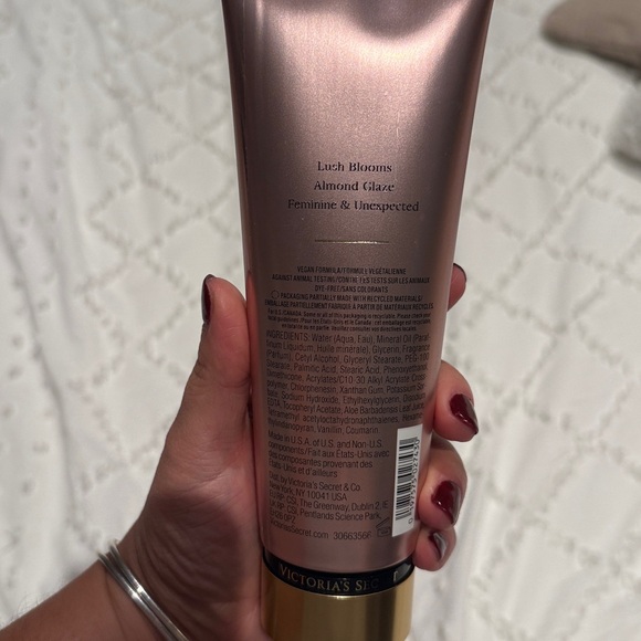 Victoria's Secret Velvet Petals Fragrance and lotion bundle NEW! - Picture 3 of 4